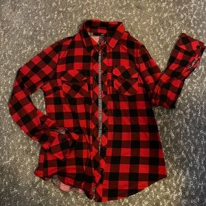 DJT Women’s Roll Up Long Sleeve Collared Button Down Plaid Shirt red black